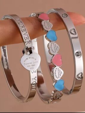 Luxury Silver Heart Bangle Bracelet Set with Pink & Blue Accents
